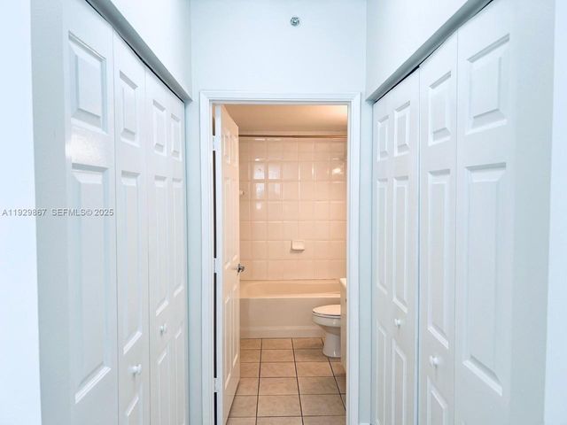 8000 N Nob Hill Rd 204, Tamarac, FL 33321