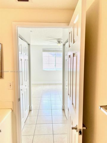 8000 N Nob Hill Rd 204, Tamarac, FL 33321