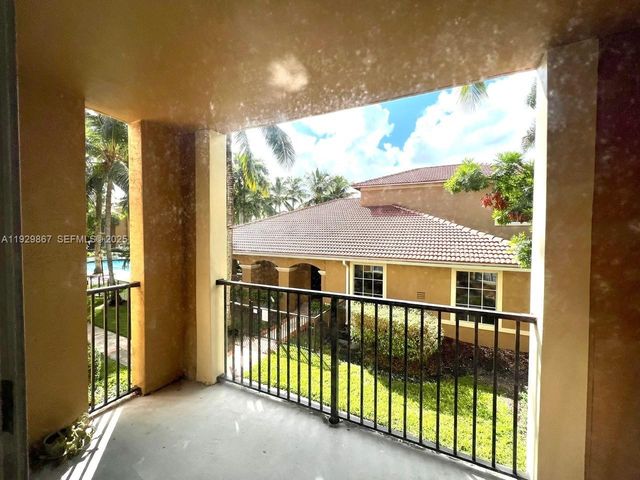 8000 N Nob Hill Rd 204, Tamarac, FL 33321