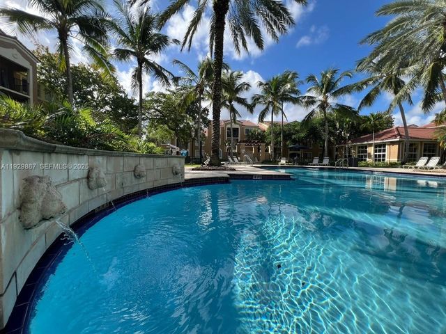 8000 N Nob Hill Rd 204, Tamarac, FL 33321