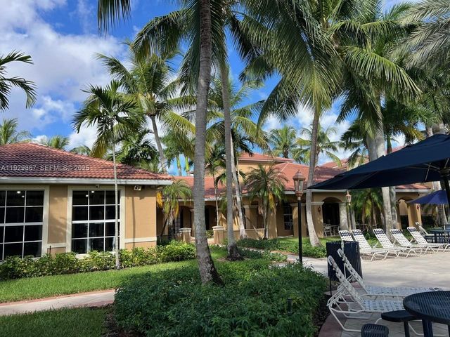 8000 N Nob Hill Rd 204, Tamarac, FL 33321