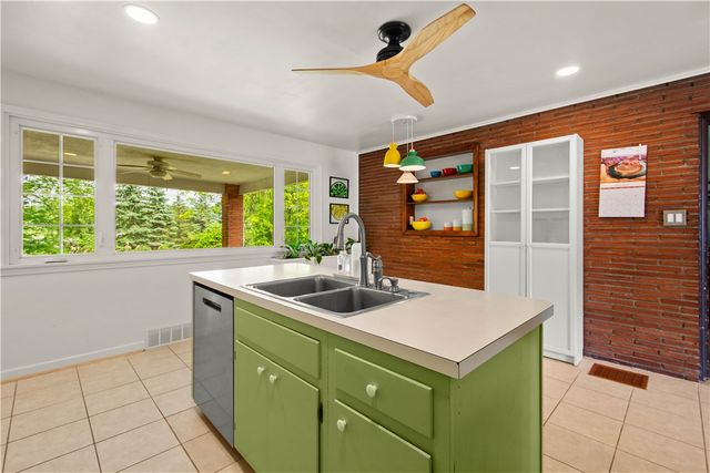 347 Carlton Rd, Bethel Park, PA 15102