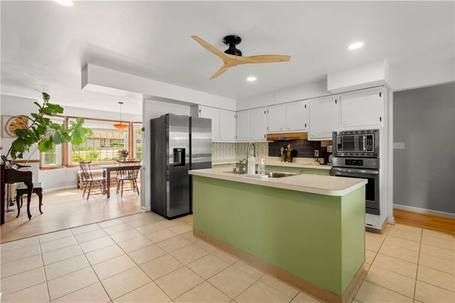 347 Carlton Rd, Bethel Park, PA 15102