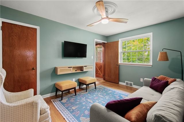 347 Carlton Rd, Bethel Park, PA 15102
