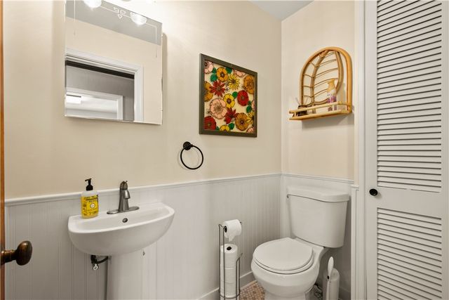 347 Carlton Rd, Bethel Park, PA 15102