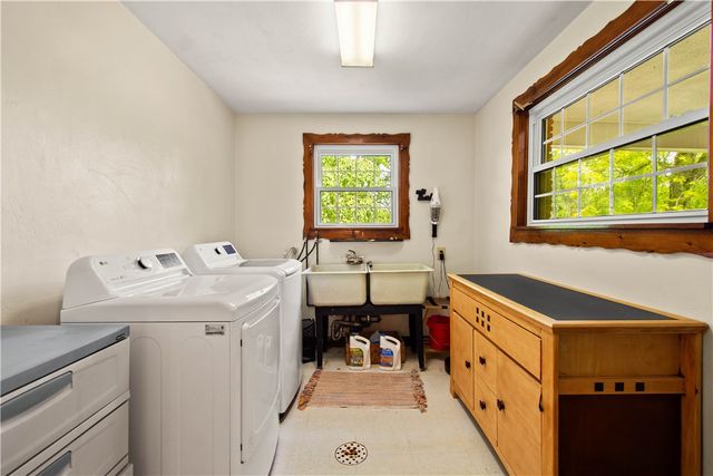 347 Carlton Rd, Bethel Park, PA 15102