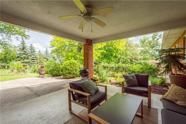 347 Carlton Rd, Bethel Park, PA 15102