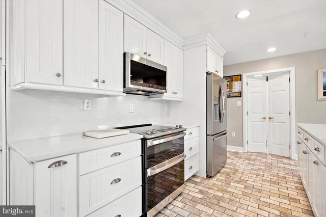 5 SUGAR MAPLE DR, Newtown Square, PA 19073
