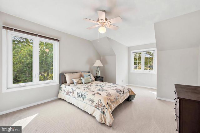 5 SUGAR MAPLE DR, Newtown Square, PA 19073