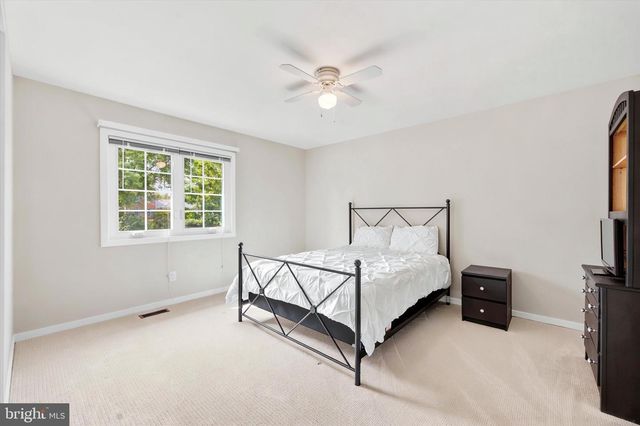 5 SUGAR MAPLE DR, Newtown Square, PA 19073