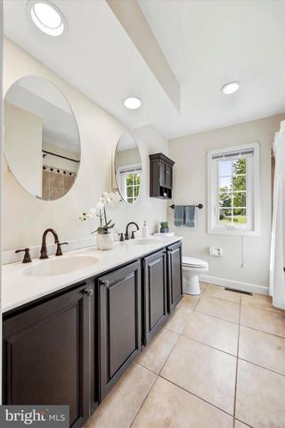 5 SUGAR MAPLE DR, Newtown Square, PA 19073
