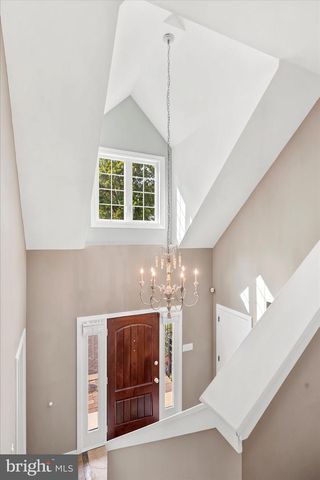 5 SUGAR MAPLE DR, Newtown Square, PA 19073