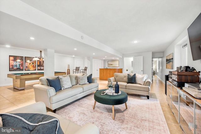 5 SUGAR MAPLE DR, Newtown Square, PA 19073
