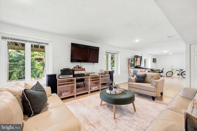 5 SUGAR MAPLE DR, Newtown Square, PA 19073