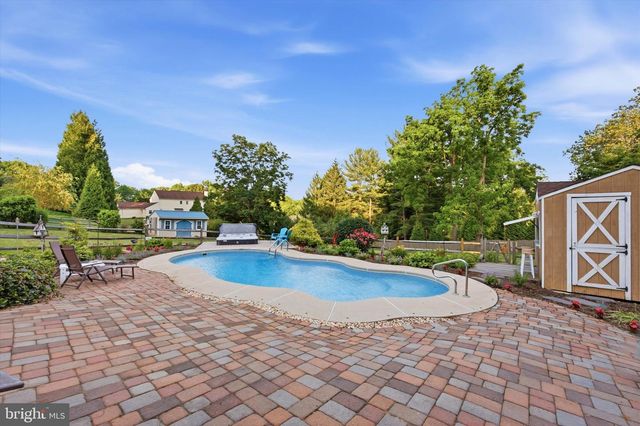 5 SUGAR MAPLE DR, Newtown Square, PA 19073