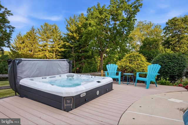 5 SUGAR MAPLE DR, Newtown Square, PA 19073