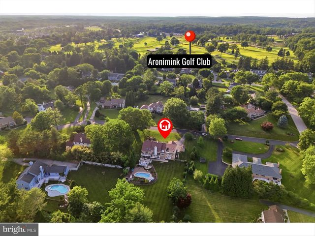 5 SUGAR MAPLE DR, Newtown Square, PA 19073