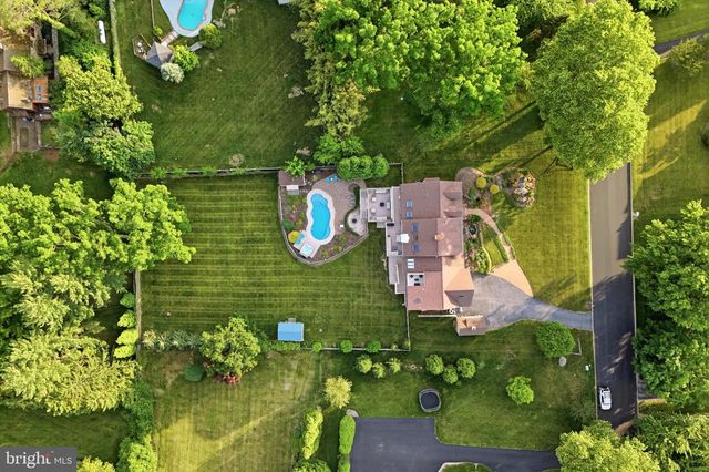 5 SUGAR MAPLE DR, Newtown Square, PA 19073