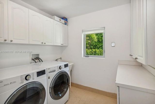 8215 SW 63rd Pl, Miami, FL 33143
