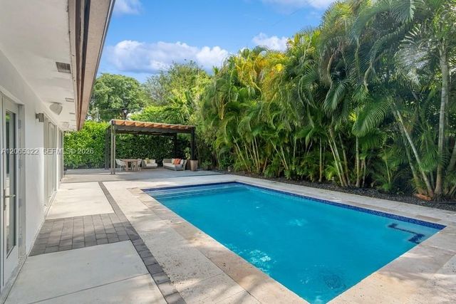 8215 SW 63rd Pl, Miami, FL 33143
