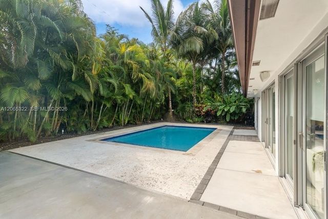 8215 SW 63rd Pl, Miami, FL 33143