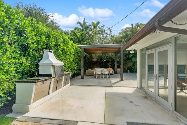8215 SW 63rd Pl, Miami, FL 33143