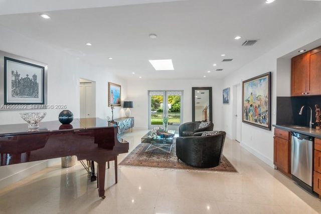 8215 SW 63rd Pl, Miami, FL 33143