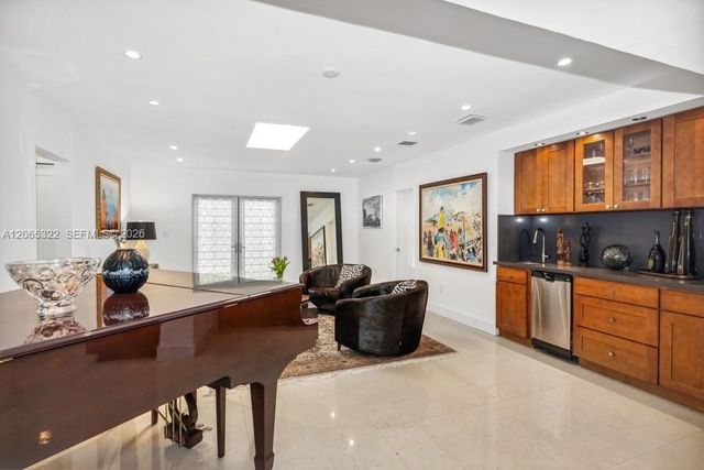 8215 SW 63rd Pl, Miami, FL 33143