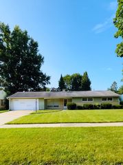 4103 CRESTVIEW Drive, Rockford, IL 61107