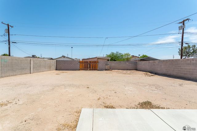 2043 S MAPLE AVE, Yuma, AZ 85364