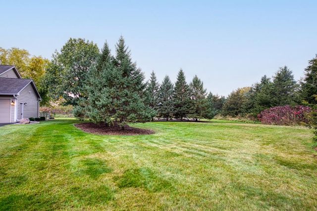 9820 Deerbrook Dr, Chanhassen, MN 55317