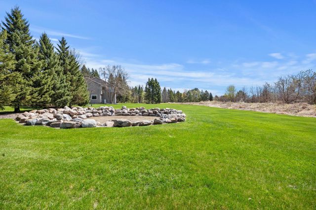 9820 Deerbrook Dr, Chanhassen, MN 55317