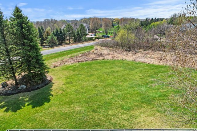 9820 Deerbrook Dr, Chanhassen, MN 55317