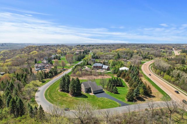 9820 Deerbrook Dr, Chanhassen, MN 55317