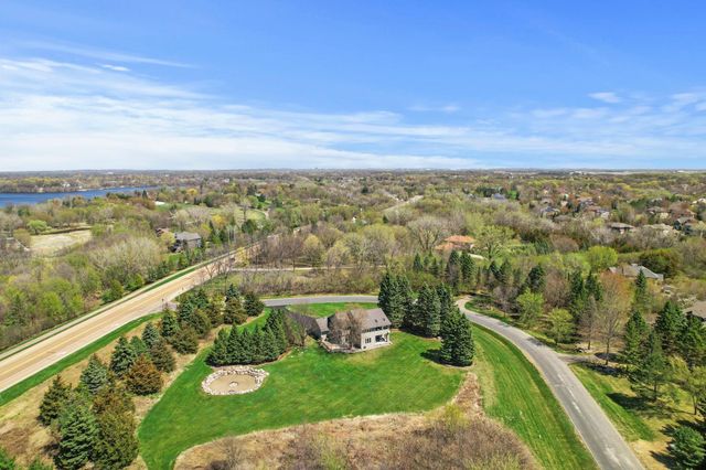 9820 Deerbrook Dr, Chanhassen, MN 55317