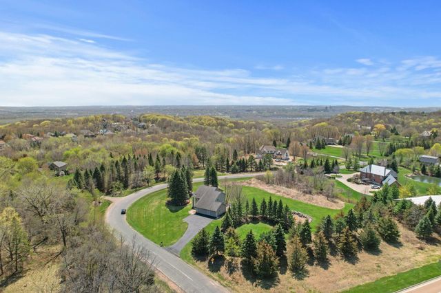 9820 Deerbrook Dr, Chanhassen, MN 55317