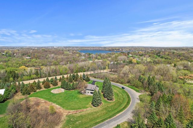 9820 Deerbrook Dr, Chanhassen, MN 55317