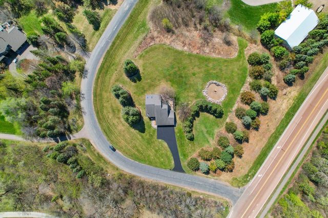 9820 Deerbrook Dr, Chanhassen, MN 55317