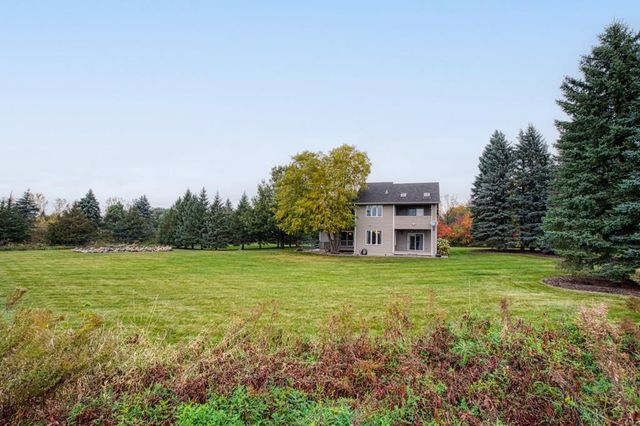 9820 Deerbrook Dr, Chanhassen, MN 55317