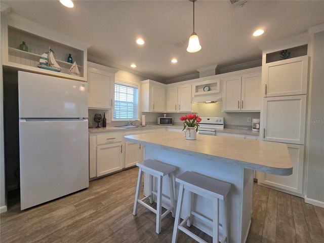 919 50TH AVENUE W, Bradenton, FL 34207