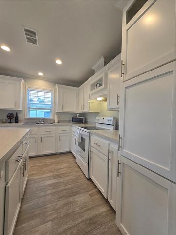 919 50TH AVENUE W, Bradenton, FL 34207