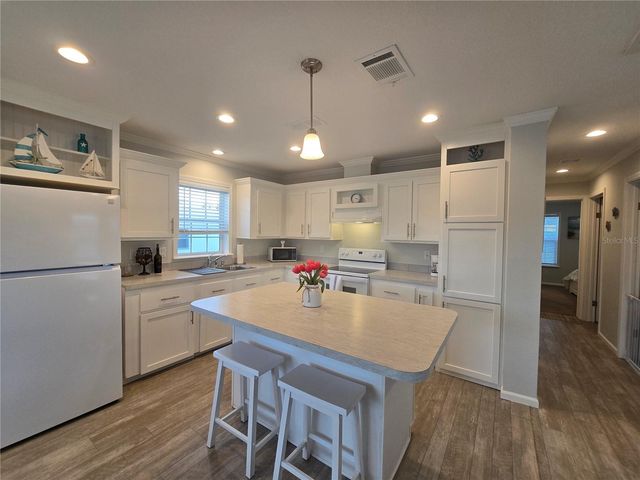 919 50TH AVENUE W, Bradenton, FL 34207