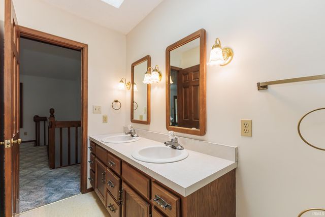 1704 N Thorn Tree Road, Muncie, IN 47304