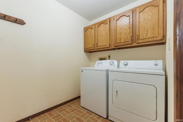 1704 N Thorn Tree Road, Muncie, IN 47304