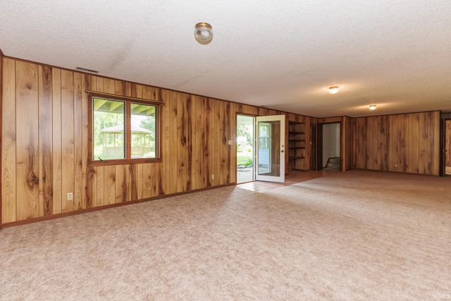 1704 N Thorn Tree Road, Muncie, IN 47304