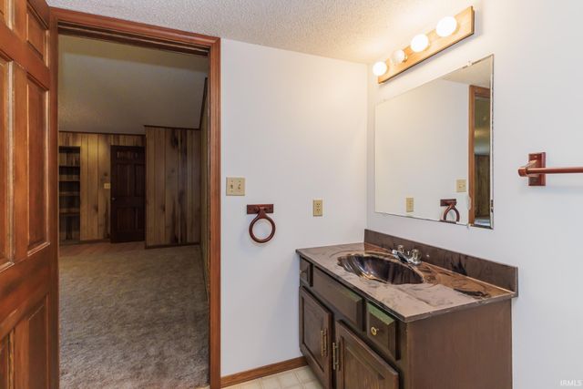 1704 N Thorn Tree Road, Muncie, IN 47304