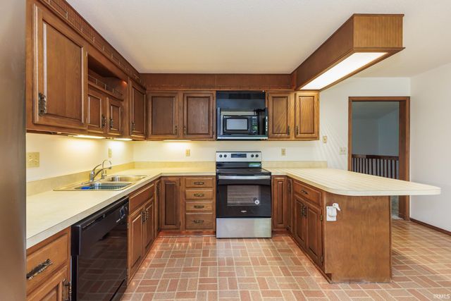 1704 N Thorn Tree Road, Muncie, IN 47304