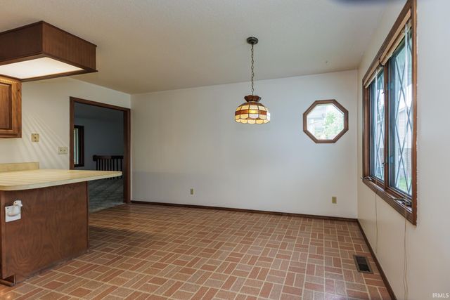 1704 N Thorn Tree Road, Muncie, IN 47304