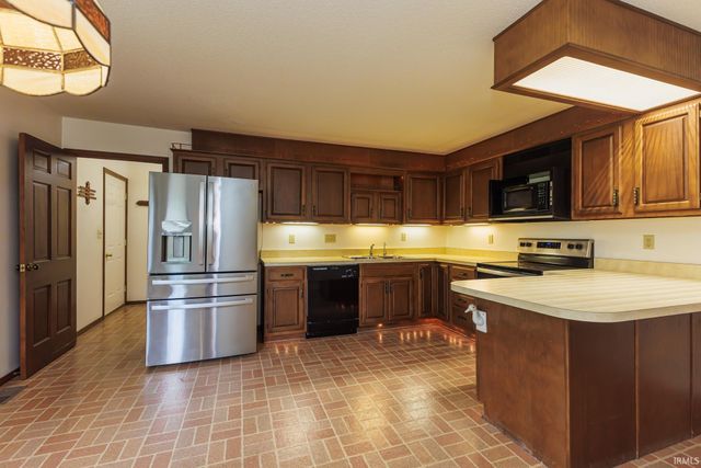 1704 N Thorn Tree Road, Muncie, IN 47304