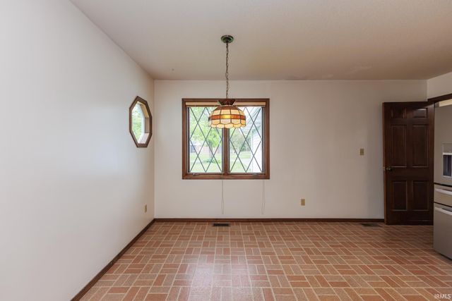 1704 N Thorn Tree Road, Muncie, IN 47304